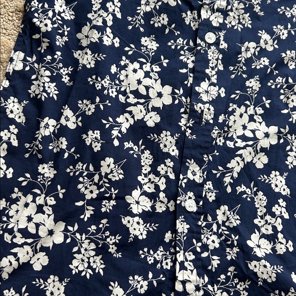 Button-Up Shirts - Picture 3 of 9